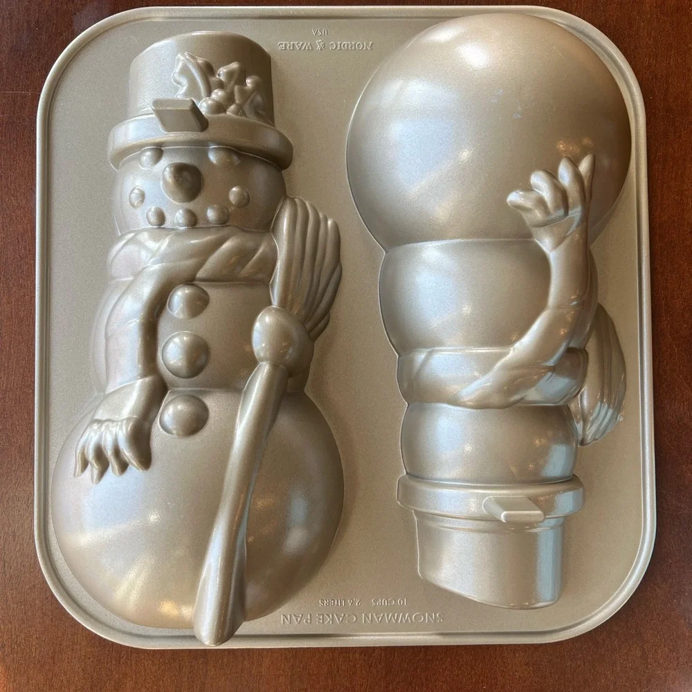 NWT - Williams-Sonoma Festive Snowman Cake Pan Nordic Ware